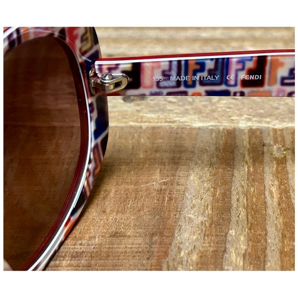 Fendi Red Oval Sunglasses with Monogram Sunglasses Case FS5085 615 135. - Picture 12 of 16